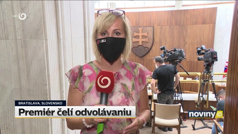 Premiér čelí odvolávaniu