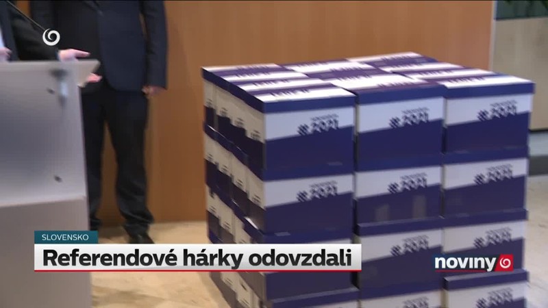 Referendové hárky odovzdali