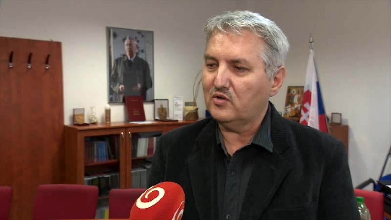 Kontroverznú novelu zákona o Ústave pamäti národa prijali v jemnejšej forme