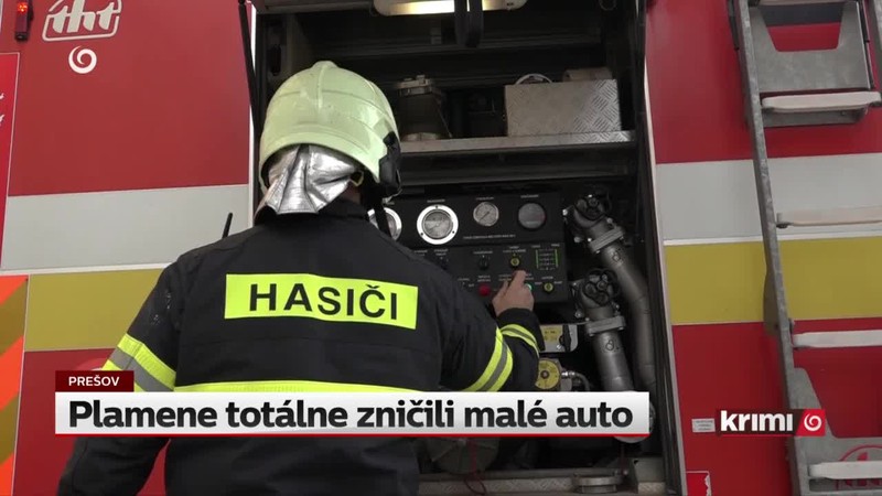 Plamene totálne zničili malé auto