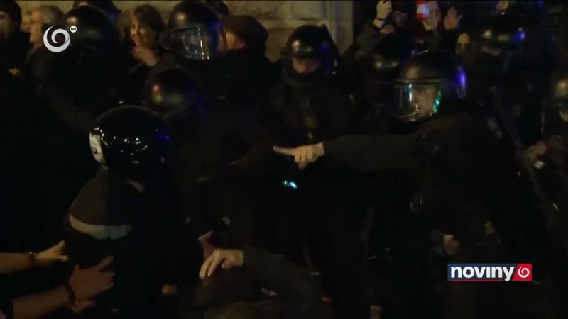 Vyše 20 zranených pri protestoch