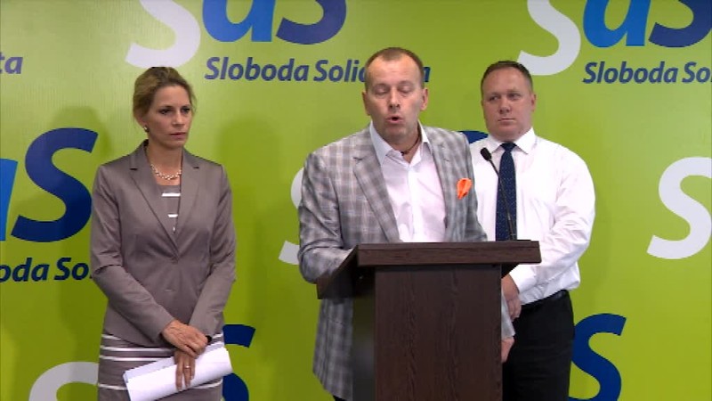 Opozičným poslancom sa nepáči, že bohatší platia vyššie odvody