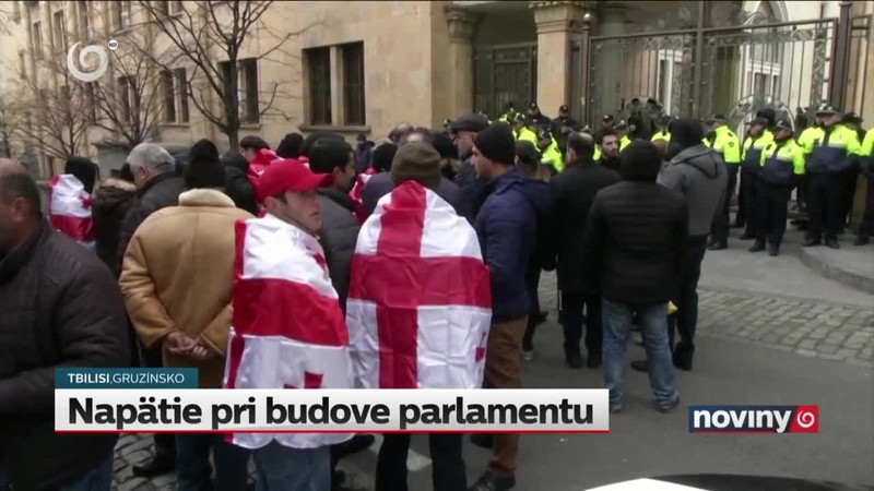 Napätie pri budove parlamentu