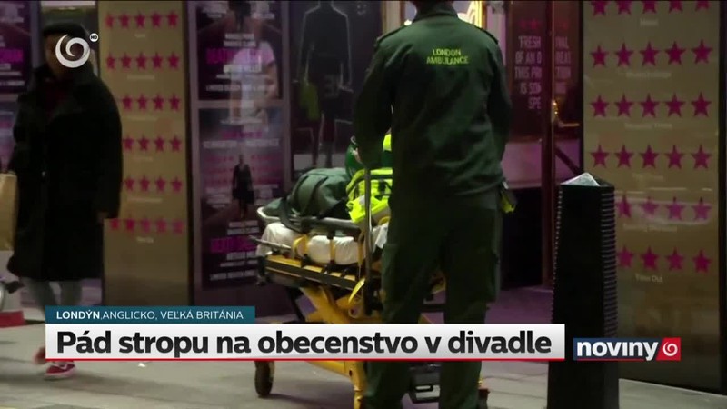 Pád stropu na obecenstvo v divadle