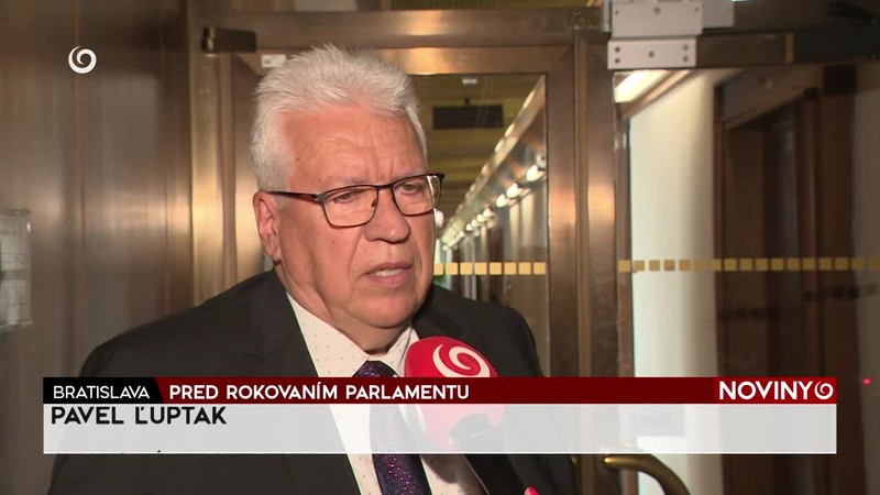 PRED ROKOVANÍM PARLAMENTU