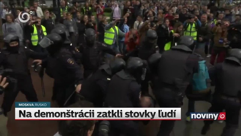 Na demonštrácii zatkli stovky ľudí