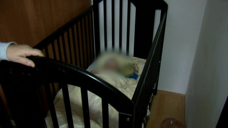 V nemocnici hospitalizovali chlapčeka (1,5) s modrinami. Polícia preveruje ako k nim prišiel