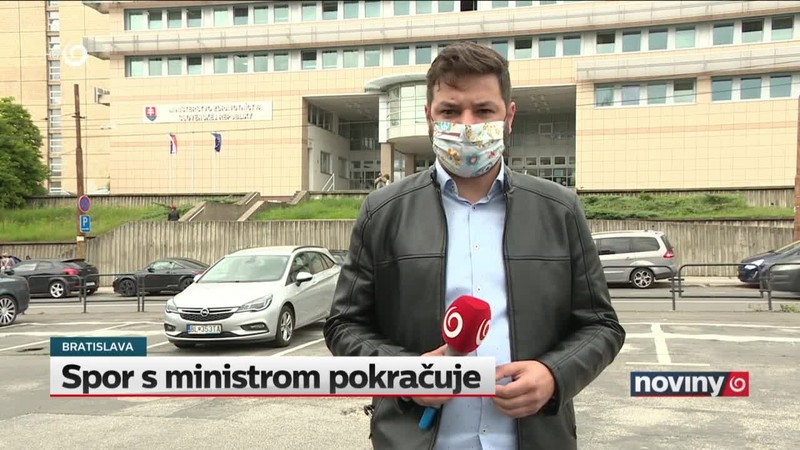 Spor s ministrom pokračuje