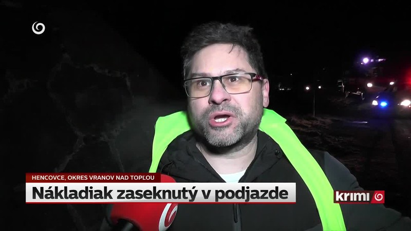 Nákladiak zaseknutý v podjazde