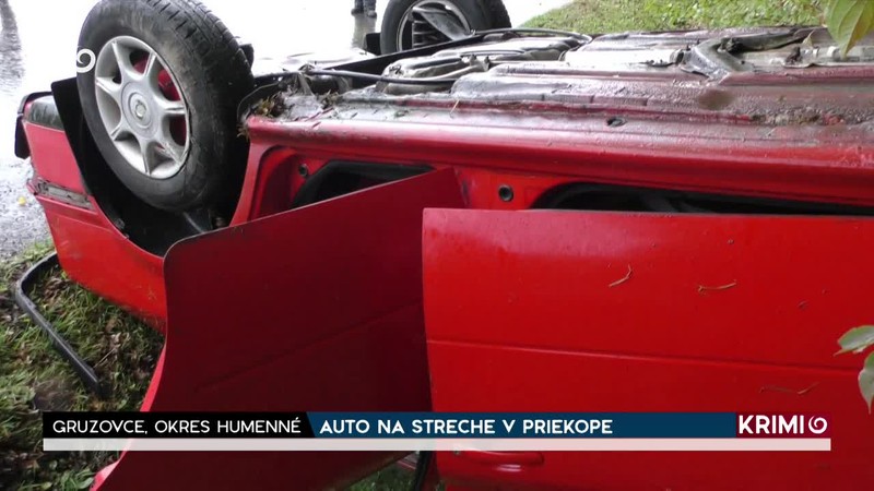 AUTO NA STRECHE V PRIEKOPE