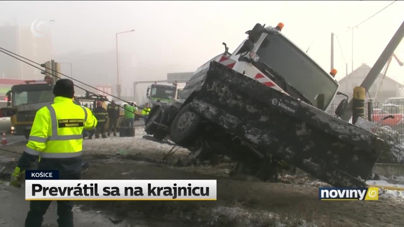 Prevrátil sa na krajnicu