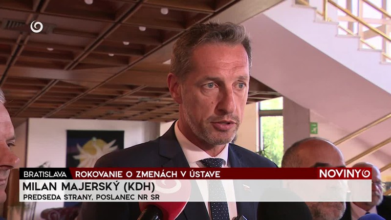 ROKOVANIE O ZMENÁCH V ÚSTAVE