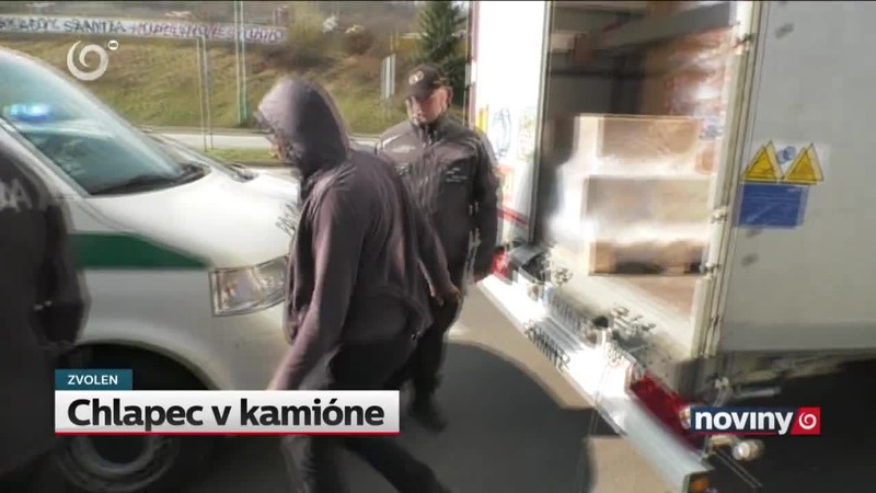 Chlapec v kamióne