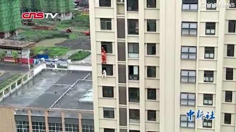 Chlapec chcel spáchať samovraždu. Hasič ho zachránil drastickým zásahom