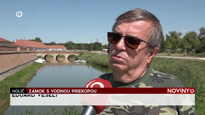 ZÁMOK S VODNOU PRIEKOPOU
