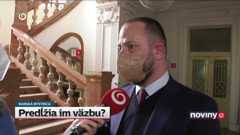 Predĺžia im väzbu?