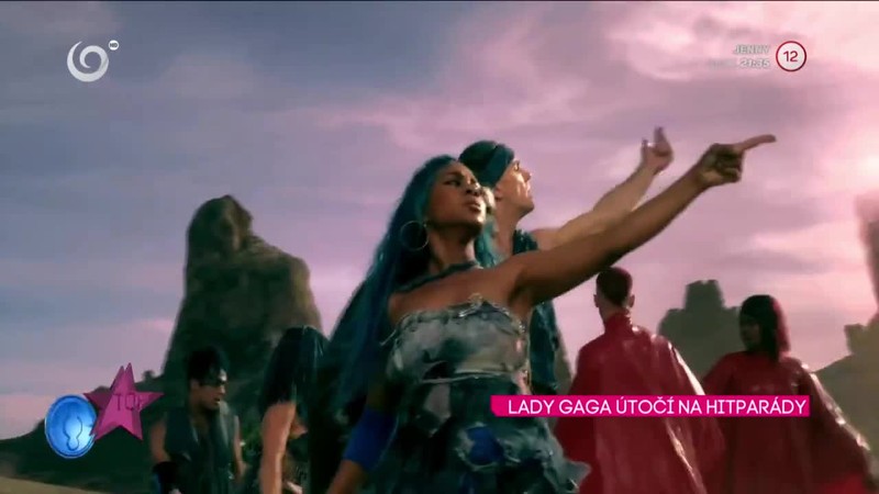 LADY GAGA ÚTOČÍ NA HITPARÁDY