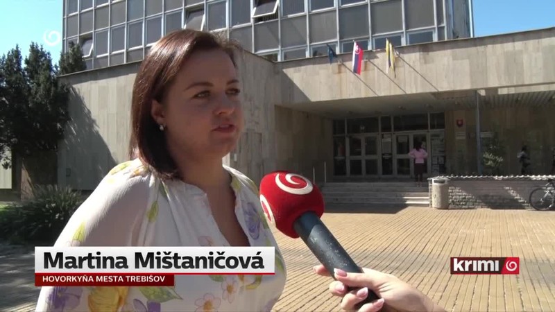 Chlapec spadol na kovovú tyč
