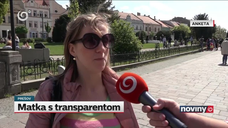 Matka s transparentom