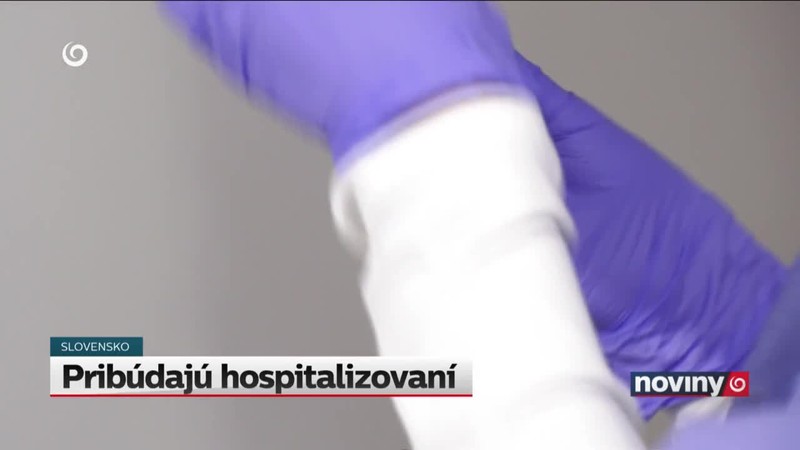 Pribúdajú hospitalizovaní
