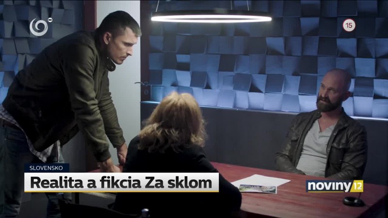 Realita a fikcia Za sklom