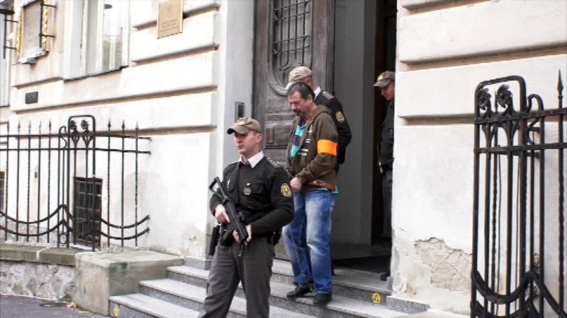 Autor detektívok stíhaný za členstvo v skupine takáčovcov chce na slobodu