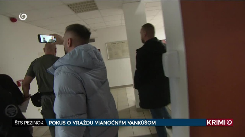 POKUS O VRAŽDU VIANOČNÝM VANKÚŠOM