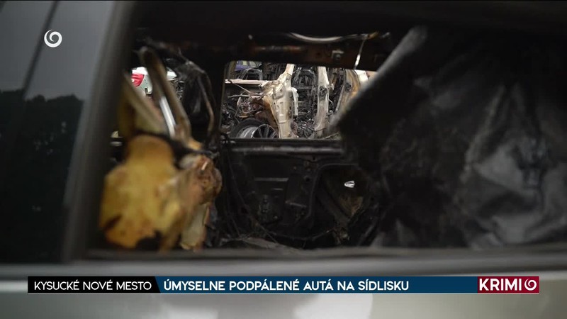 ÚMYSELNE PODPÁLENÉ AUTÁ NA SÍDLISKU