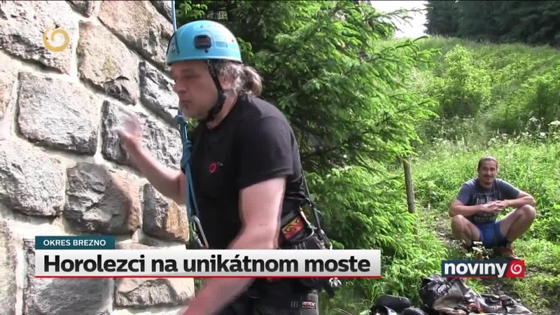 Horolezci na unikátnom moste