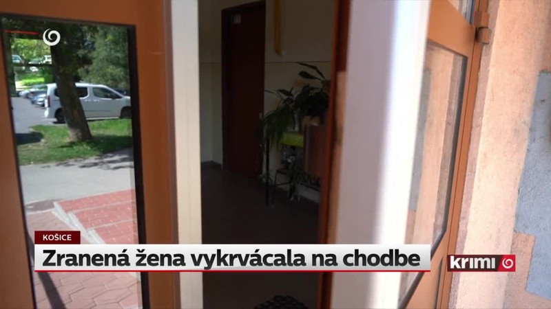 Zranená žena vykrvácala na chodbe