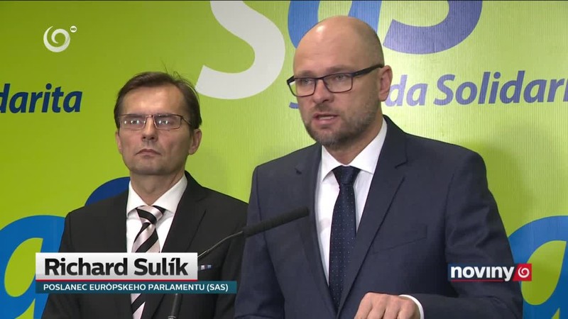 Dohliadnu na nás europoslanci