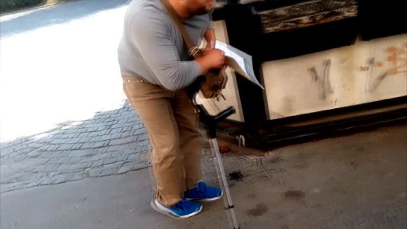 Predstiera zdravotné problémy a od ľudí žiada peniaze na operáciu