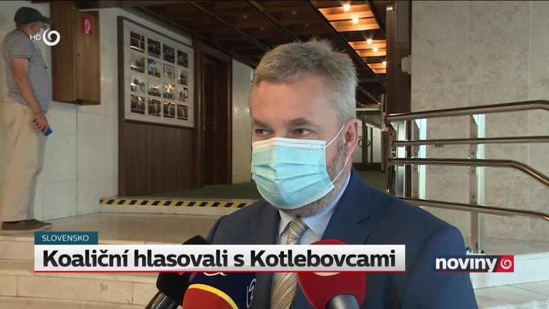 Koaliční hlasovali s Kotlebovcami