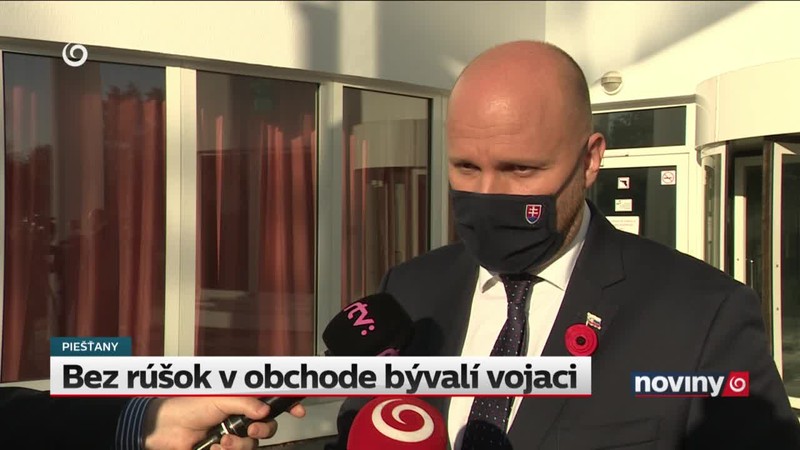 Bez rúšok v obchode bývalí vojaci