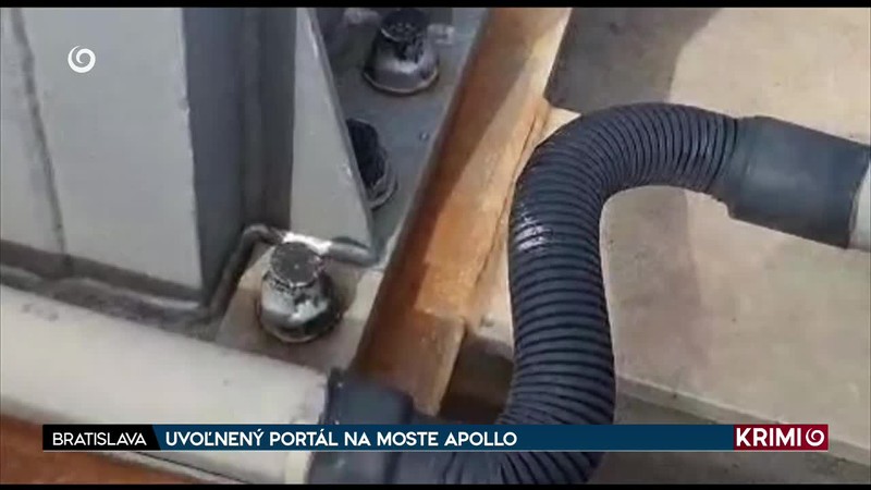 UVOĽNENÝ PORTÁL NA MOSTE APOLLO