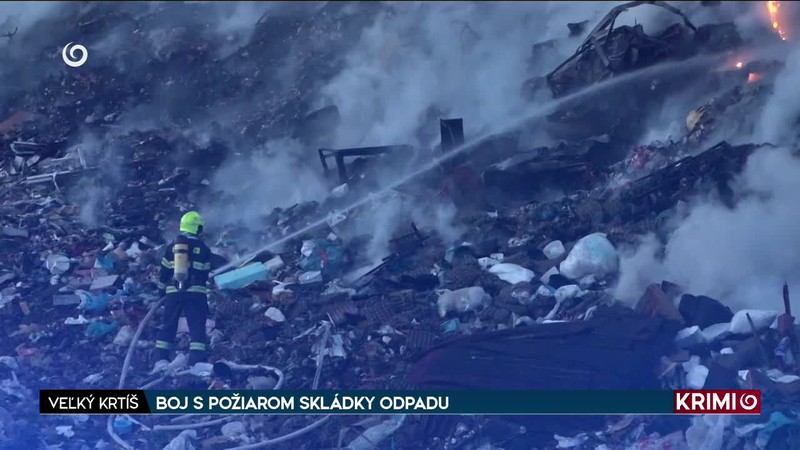 BOJ S POŽIAROM SKLÁDKY ODPADU