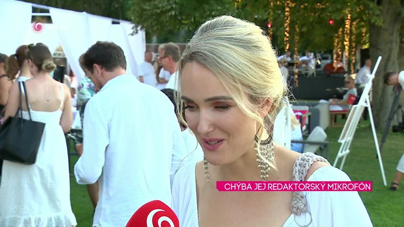 CHÝBA JEJ REDAKTORSKÝ MIKROFÓN,