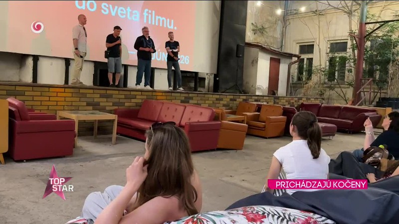 PRICHÁDZAJÚ KOČENY