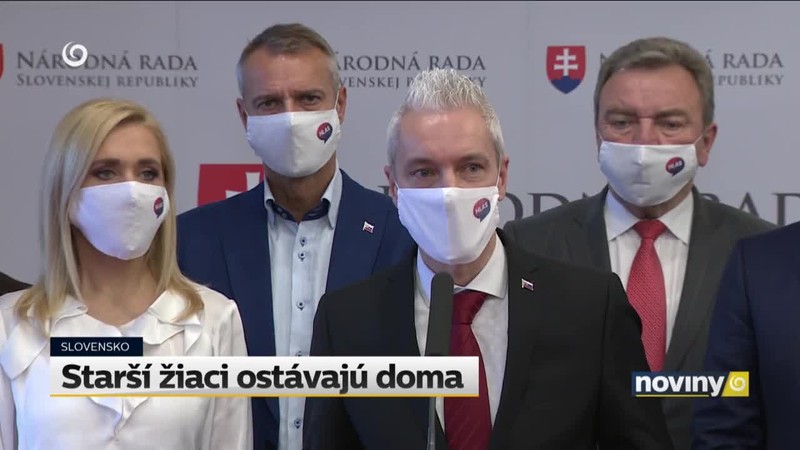 Starší žiaci ostávajú doma