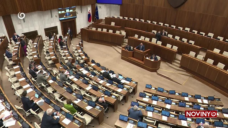 DVE POHLAVIA MIERIA DO PARLAMENTU