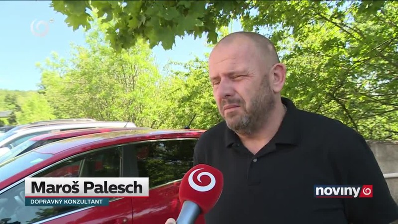 Hlučná hudba v slúchadlách škodí