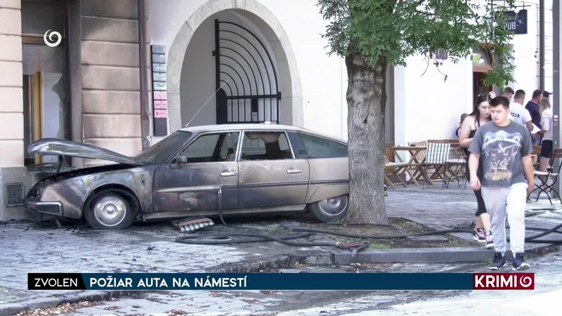 POŽIAR AUTA NA NÁMESTÍ