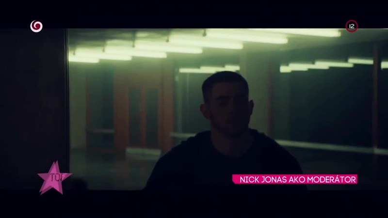 Nick Jonas ako moderátor