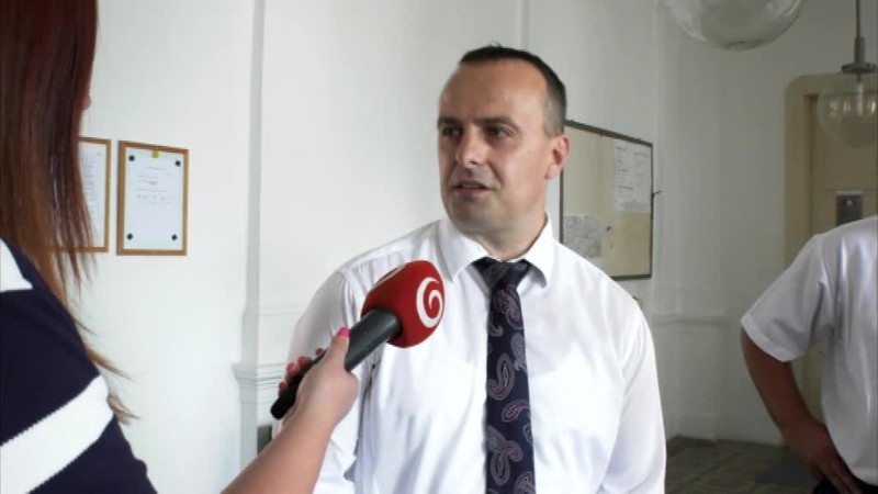 Policajti podľa obžaloby pýtali peniaze od mladíkov, ktorí vykradli garáž