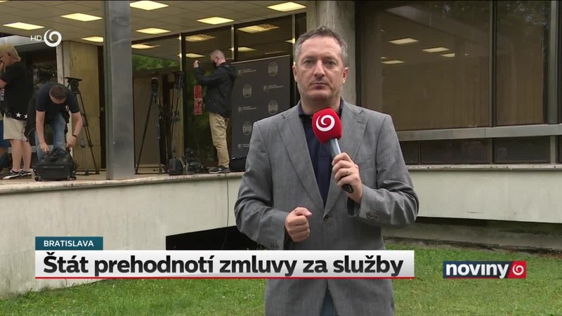 Štát prehodnotí zmluvy za služby