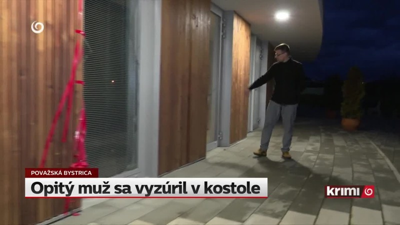 Opitý muž sa vyzúril v kostole