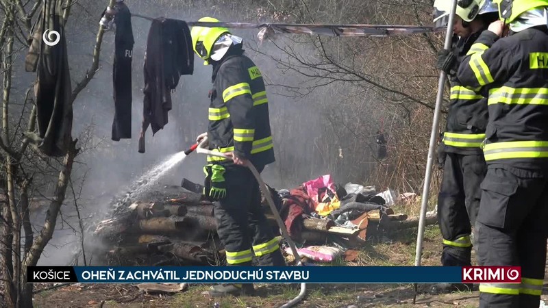 OHEŇ ZACHVÁTIL JEDNODUCHÚ STAVBU