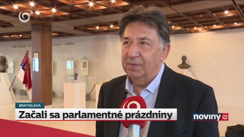 Začali sa parlamentné prázdniny
