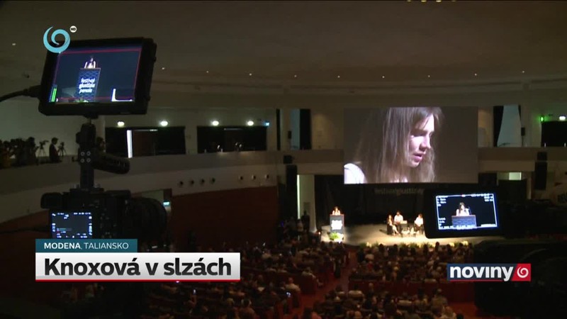 Knoxová v slzách