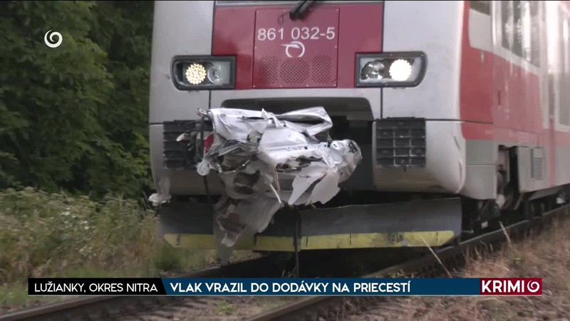 VLAK VRAZIL DO DODÁVKY NA PRIECESTÍ